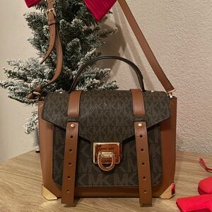 NWT Michael Kors Manhattan Medium Leather and Log Satchel w/Gold-Tone Hardware